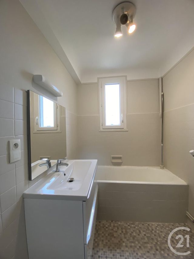 Afficher la photo en grand Appartement F4 à louer - 4 pièces - 69.29 m2 - MOULINS - 03 - AUVERGNE - Century 21 Pierre Immobilier