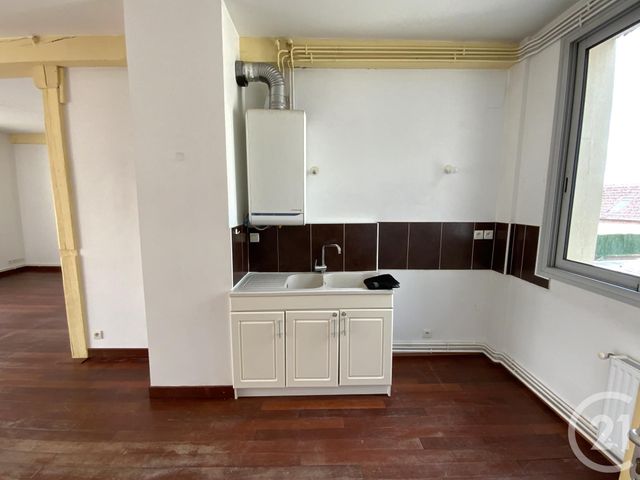 Afficher la photo en grand Appartement F3 à louer - 3 pièces - 70.0 m2 - MOULINS - 03 - AUVERGNE - Century 21 Pierre Immobilier