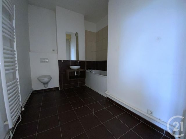 Afficher la photo en grand Appartement F3 à louer - 3 pièces - 70.0 m2 - MOULINS - 03 - AUVERGNE - Century 21 Pierre Immobilier