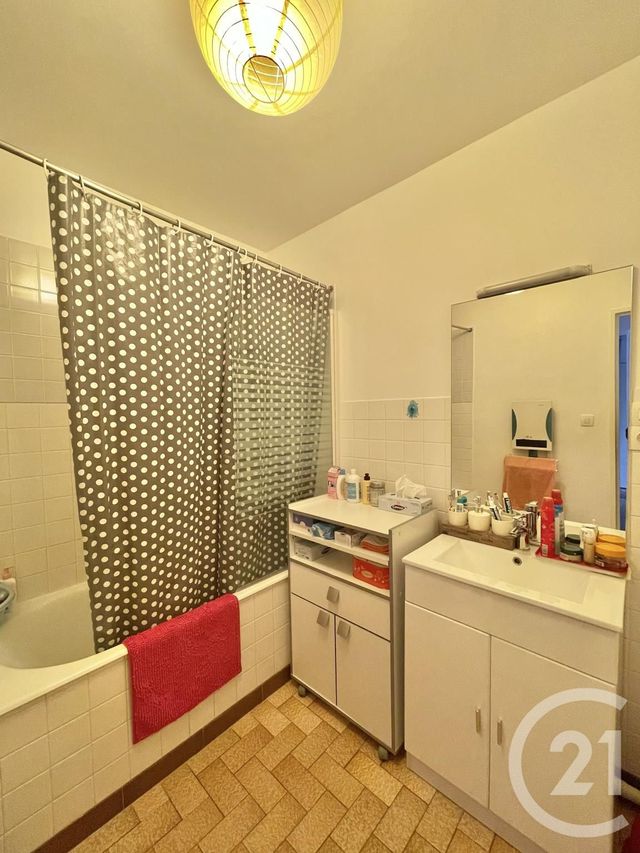 Appartement F3 à vendre - 3 pièces - 79.95 m2 - MOULINS - 03 - AUVERGNE - Century 21 Pierre Immobilier Appartement F3 à vendre - 3 pièces - 79.95 m2 - MOULINS - 03 - AUVERGNE - Century 21 Pierre Immobilier