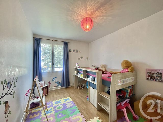 Appartement F3 à vendre - 3 pièces - 79.95 m2 - MOULINS - 03 - AUVERGNE - Century 21 Pierre Immobilier Appartement F3 à vendre - 3 pièces - 79.95 m2 - MOULINS - 03 - AUVERGNE - Century 21 Pierre Immobilier