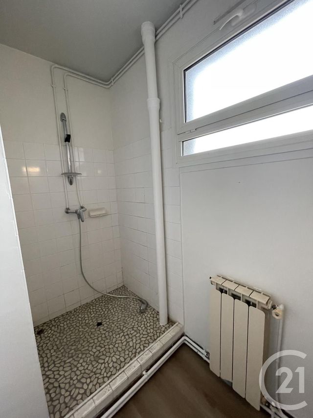 Appartement F2 à louer - 2 pièces - 41.87 m2 - MOULINS - 03 - AUVERGNE - Century 21 Pierre Immobilier Appartement F2 à louer - 2 pièces - 41.87 m2 - MOULINS - 03 - AUVERGNE - Century 21 Pierre Immobilier