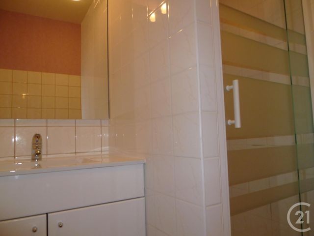 Appartement F1 à louer - 1 pièce - 25.87 m2 - YZEURE - 03 - AUVERGNE - Century 21 Pierre Immobilier Appartement F1 à louer - 1 pièce - 25.87 m2 - YZEURE - 03 - AUVERGNE - Century 21 Pierre Immobilier