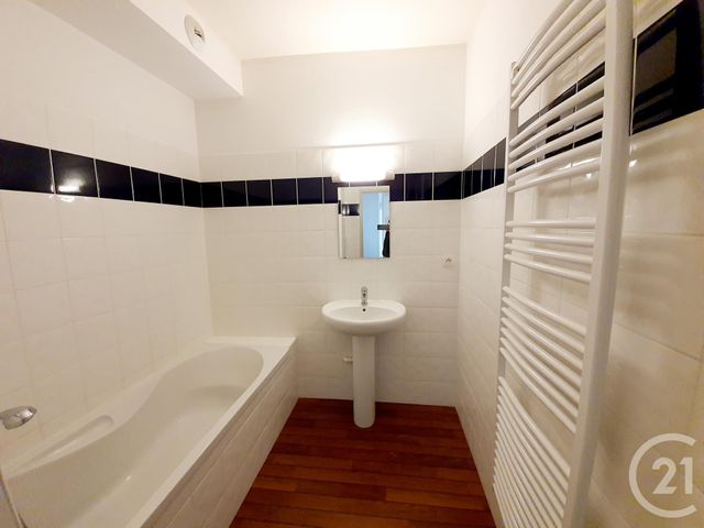 Appartement F3 à louer - 3 pièces - 93.19 m2 - MOULINS - 03 - AUVERGNE - Century 21 Pierre Immobilier Appartement F3 à louer - 3 pièces - 93.19 m2 - MOULINS - 03 - AUVERGNE - Century 21 Pierre Immobilier