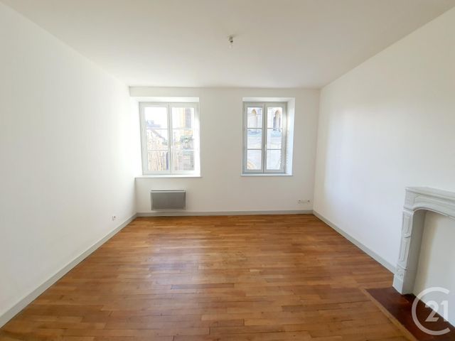 Appartement F3 à louer - 3 pièces - 93.19 m2 - MOULINS - 03 - AUVERGNE - Century 21 Pierre Immobilier Appartement F3 à louer - 3 pièces - 93.19 m2 - MOULINS - 03 - AUVERGNE - Century 21 Pierre Immobilier