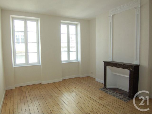 Appartement F4 à louer - 4 pièces - 116.19 m2 - MOULINS - 03 - AUVERGNE - Century 21 Pierre Immobilier Appartement F4 à louer - 4 pièces - 116.19 m2 - MOULINS - 03 - AUVERGNE - Century 21 Pierre Immobilier
