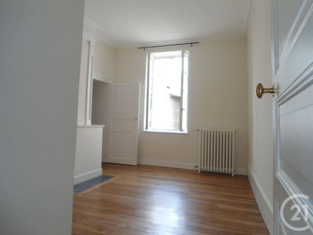 Appartement F4 à louer - 4 pièces - 116.19 m2 - MOULINS - 03 - AUVERGNE - Century 21 Pierre Immobilier Appartement F4 à louer - 4 pièces - 116.19 m2 - MOULINS - 03 - AUVERGNE - Century 21 Pierre Immobilier