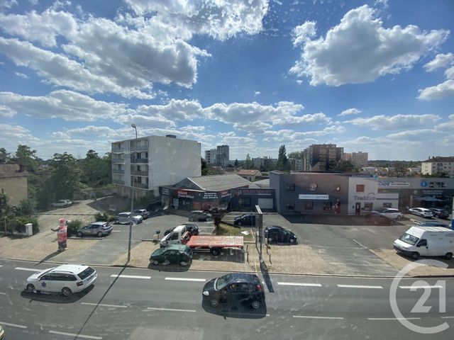 Afficher la photo en grand Studio à louer - 1 pièce - 31.67 m2 - YZEURE - 03 - AUVERGNE - Century 21 Pierre Immobilier
