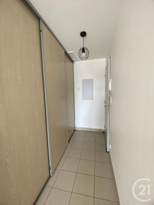 Afficher la photo en grand Studio à louer - 1 pièce - 31.67 m2 - YZEURE - 03 - AUVERGNE - Century 21 Pierre Immobilier