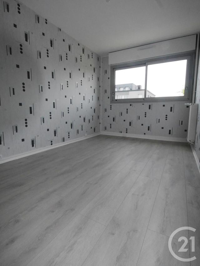 Afficher la photo en grand Appartement F3 à louer - 3 pièces - 73.0 m2 - MOULINS - 03 - AUVERGNE - Century 21 Pierre Immobilier