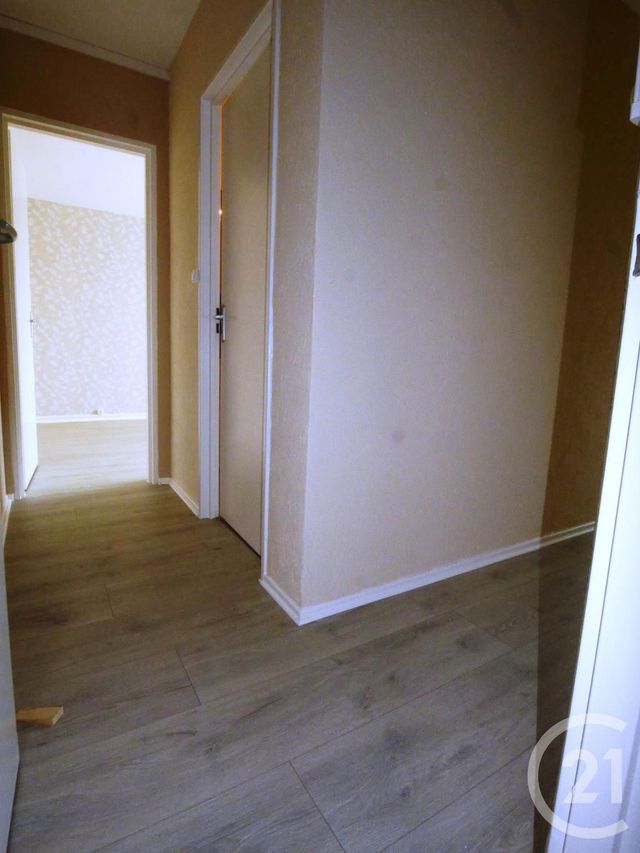 Afficher la photo en grand Appartement F3 à louer - 3 pièces - 73.0 m2 - MOULINS - 03 - AUVERGNE - Century 21 Pierre Immobilier