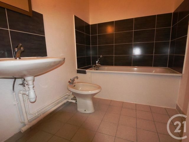 Afficher la photo en grand Appartement F3 à louer - 3 pièces - 73.0 m2 - MOULINS - 03 - AUVERGNE - Century 21 Pierre Immobilier