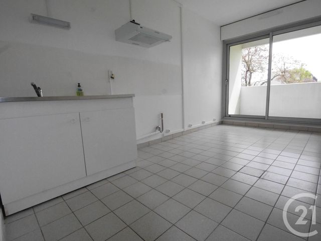 Afficher la photo en grand Appartement F3 à louer - 3 pièces - 73.0 m2 - MOULINS - 03 - AUVERGNE - Century 21 Pierre Immobilier