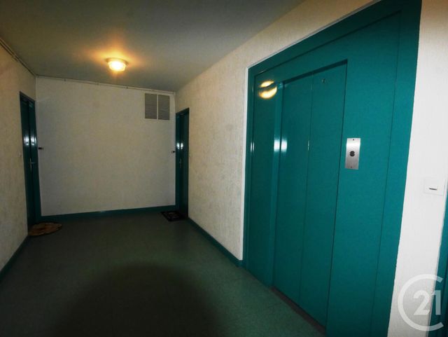 Afficher la photo en grand Appartement F3 à louer - 3 pièces - 73.0 m2 - MOULINS - 03 - AUVERGNE - Century 21 Pierre Immobilier