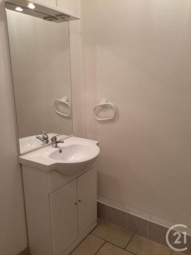Afficher la photo en grand Appartement F2 à louer - 2 pièces - 41.82 m2 - MOULINS - 03 - AUVERGNE - Century 21 Pierre Immobilier