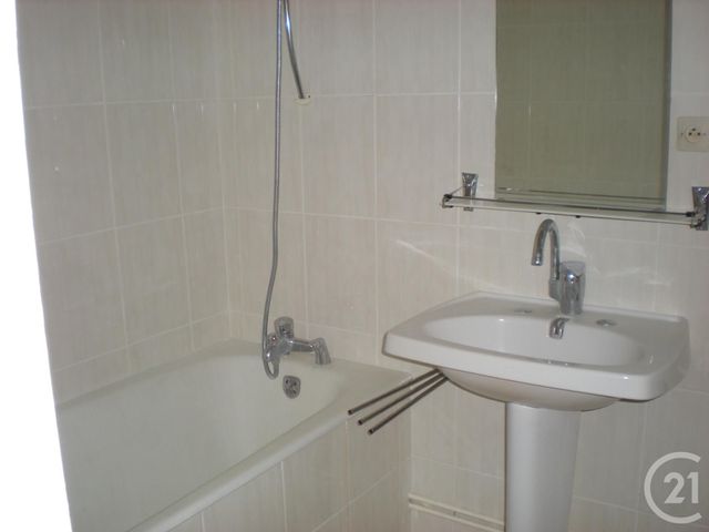 Afficher la photo en grand Appartement F1 à louer - 1 pièce - 32.44 m2 - MOULINS - 03 - AUVERGNE - Century 21 Pierre Immobilier