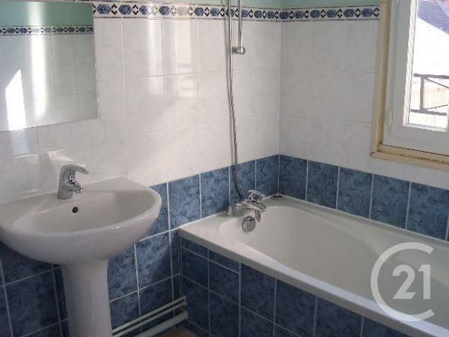 Afficher la photo en grand Appartement F2 à louer - 2 pièces - 41.5 m2 - MOULINS - 03 - AUVERGNE - Century 21 Pierre Immobilier