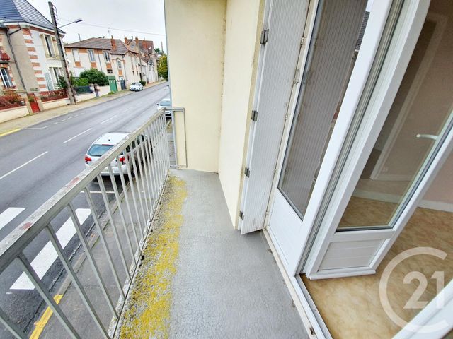 Afficher la photo en grand Appartement F2 à louer - 2 pièces - 37.0 m2 - YZEURE - 03 - AUVERGNE - Century 21 Pierre Immobilier