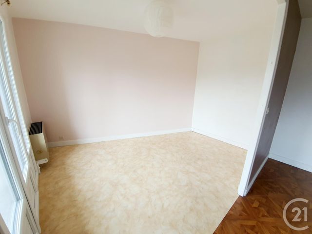 Afficher la photo en grand Appartement F2 à louer - 2 pièces - 37.0 m2 - YZEURE - 03 - AUVERGNE - Century 21 Pierre Immobilier