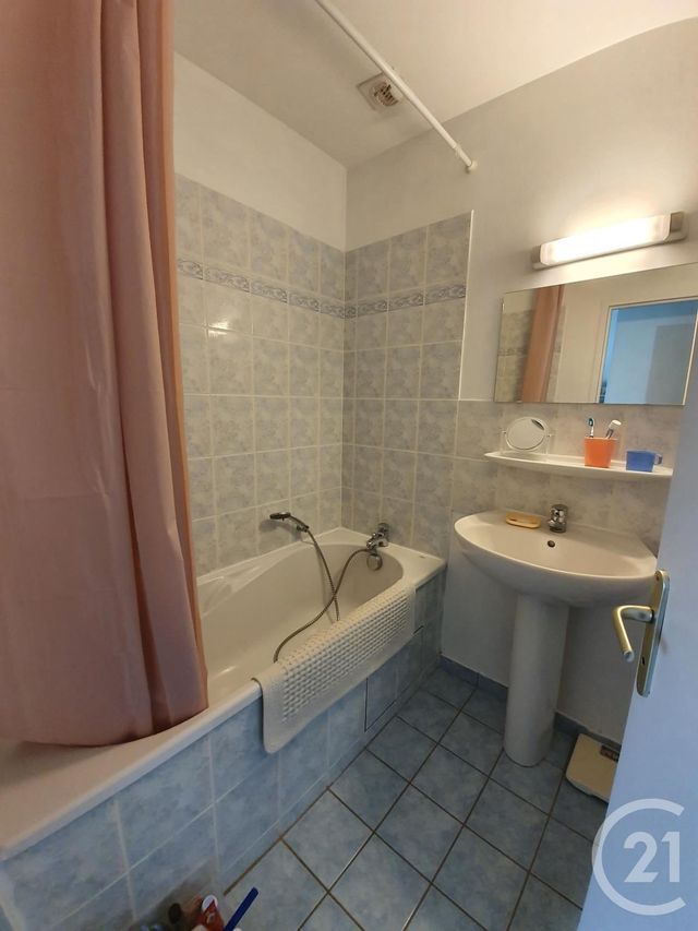 Afficher la photo en grand Appartement F4 à louer - 4 pièces - 124.97 m2 - YZEURE - 03 - AUVERGNE - Century 21 Pierre Immobilier