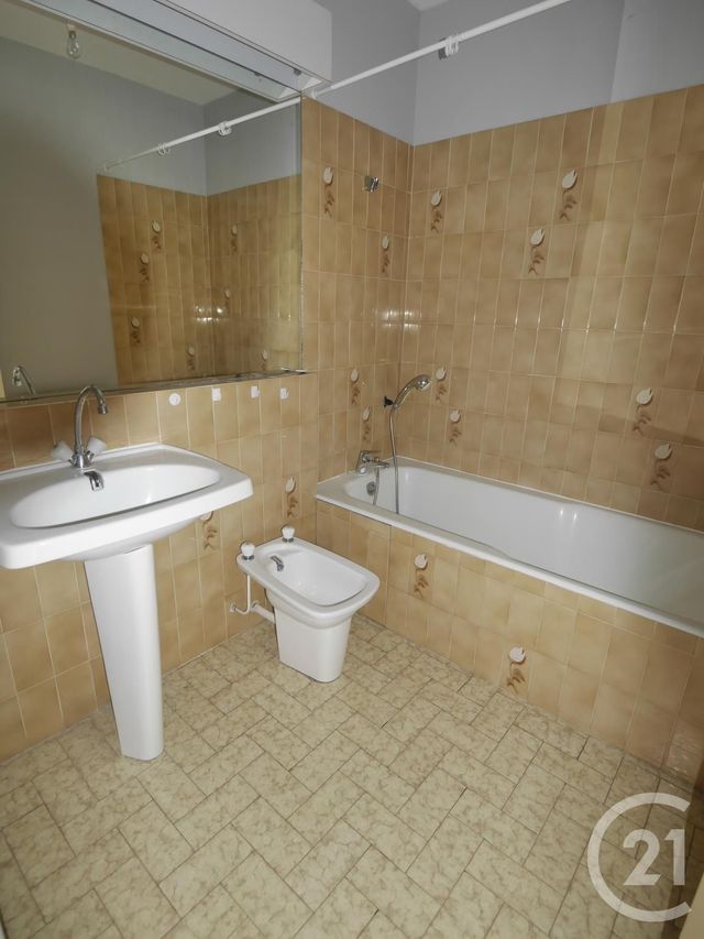 Afficher la photo en grand Appartement F2 à louer - 2 pièces - 47.4 m2 - MOULINS - 03 - AUVERGNE - Century 21 Pierre Immobilier