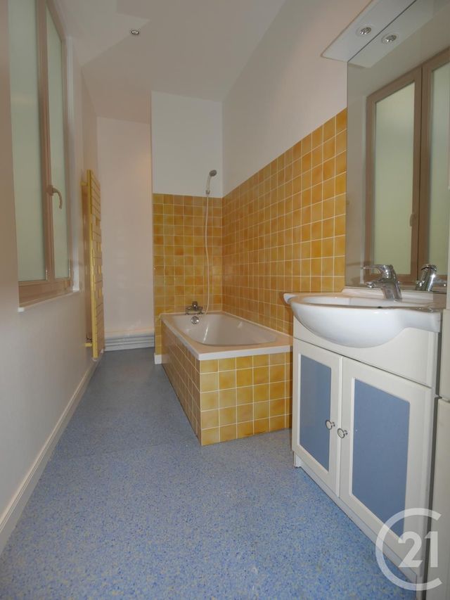 Afficher la photo en grand Appartement F2 à louer - 2 pièces - 48.36 m2 - MOULINS - 03 - AUVERGNE - Century 21 Pierre Immobilier