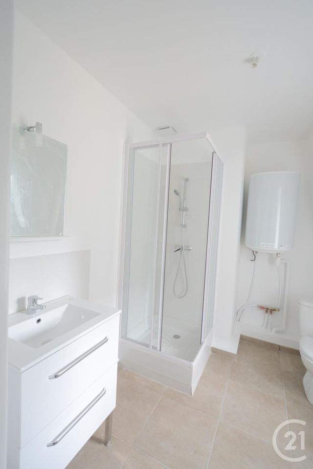 Afficher la photo en grand Appartement F3 à louer - 2 pièces - 44.3 m2 - MOULINS - 03 - AUVERGNE - Century 21 Pierre Immobilier