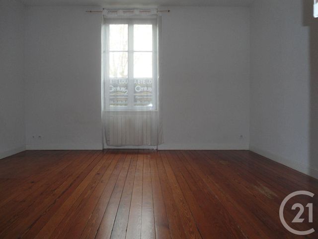 Afficher la photo en grand Appartement F1 à louer - 1 pièce - 31.7 m2 - MOULINS - 03 - AUVERGNE - Century 21 Pierre Immobilier