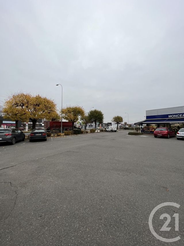 Afficher la photo en grand commerce à louer - 200.0 m2 - MOULINS - 03 - AUVERGNE - Century 21 Pierre Immobilier