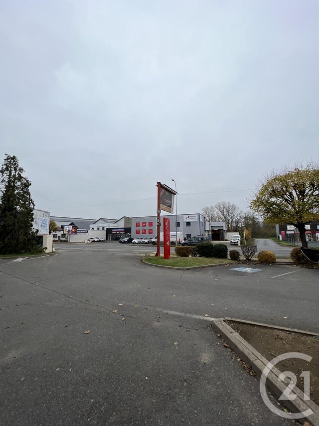 Afficher la photo en grand commerce à louer - 200.0 m2 - MOULINS - 03 - AUVERGNE - Century 21 Pierre Immobilier