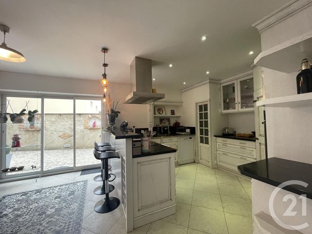 Afficher la photo en grand maison à vendre - 10 pièces - 339.0 m2 - YZEURE - 03 - AUVERGNE - Century 21 Pierre Immobilier