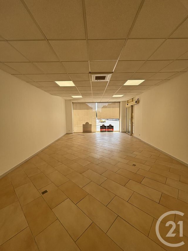 commerce à louer - 55.59 m2 - MOULINS - 03 - AUVERGNE - Century 21 Pierre Immobilier