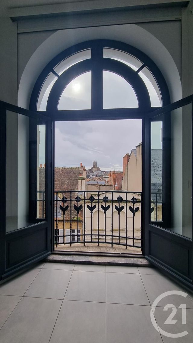 Afficher la photo en grand Appartement F1 à vendre - 1 pièce - 48.7 m2 - MOULINS - 03 - AUVERGNE - Century 21 Pierre Immobilier