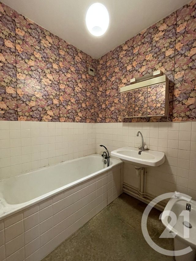 Appartement F3 à vendre - 3 pièces - 75.25 m2 - MOULINS - 03 - AUVERGNE - Century 21 Pierre Immobilier