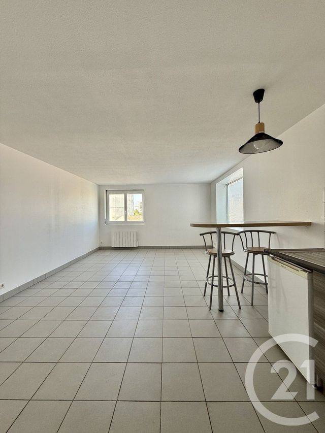 Appartement Studio à louer YZEURE