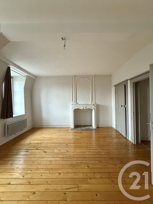 Appartement F3 à louer - 3 pièces - 91.4 m2 - MOULINS - 03 - AUVERGNE - Century 21 Pierre Immobilier