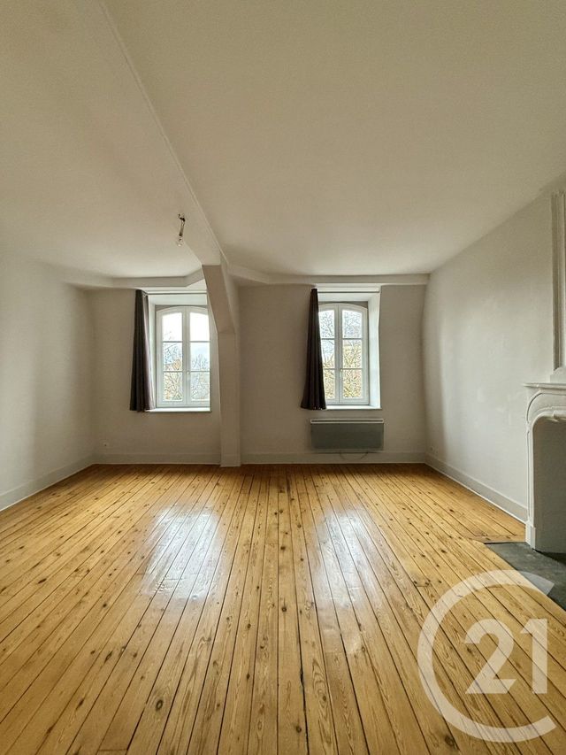Appartement F3 à louer - 3 pièces - 91.4 m2 - MOULINS - 03 - AUVERGNE - Century 21 Pierre Immobilier