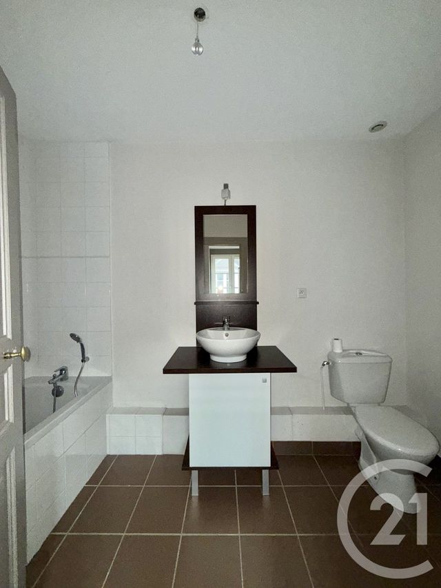 Appartement F3 à louer - 3 pièces - 91.4 m2 - MOULINS - 03 - AUVERGNE - Century 21 Pierre Immobilier