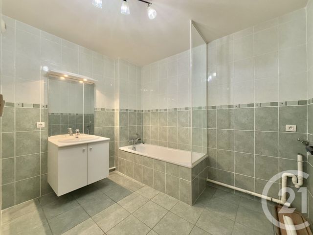 Appartement F4 à vendre - 5 pièces - 101.2 m2 - YZEURE - 03 - AUVERGNE - Century 21 Pierre Immobilier