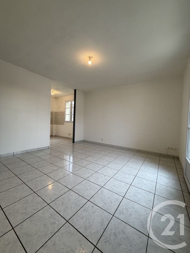 Appartement F2 à louer - 2 pièces - 39.2 m2 - SOUVIGNY - 03 - AUVERGNE - Century 21 Pierre Immobilier