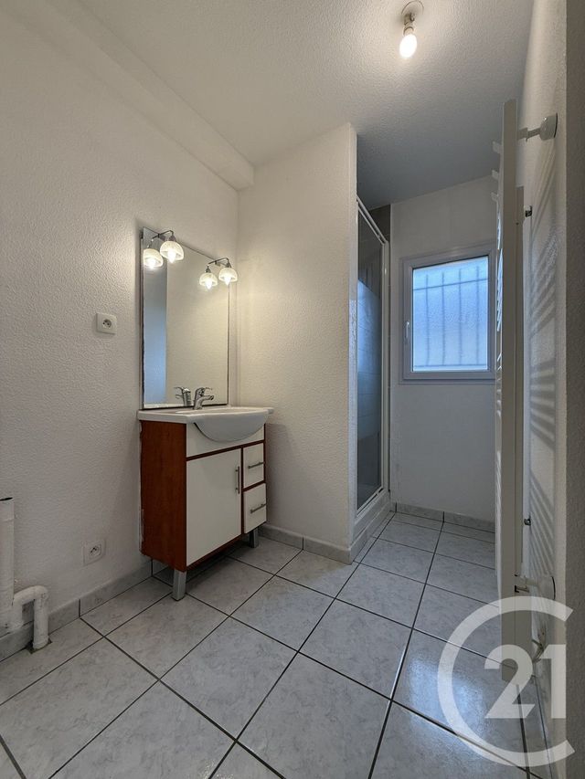 Appartement F2 à louer - 2 pièces - 39.2 m2 - SOUVIGNY - 03 - AUVERGNE - Century 21 Pierre Immobilier