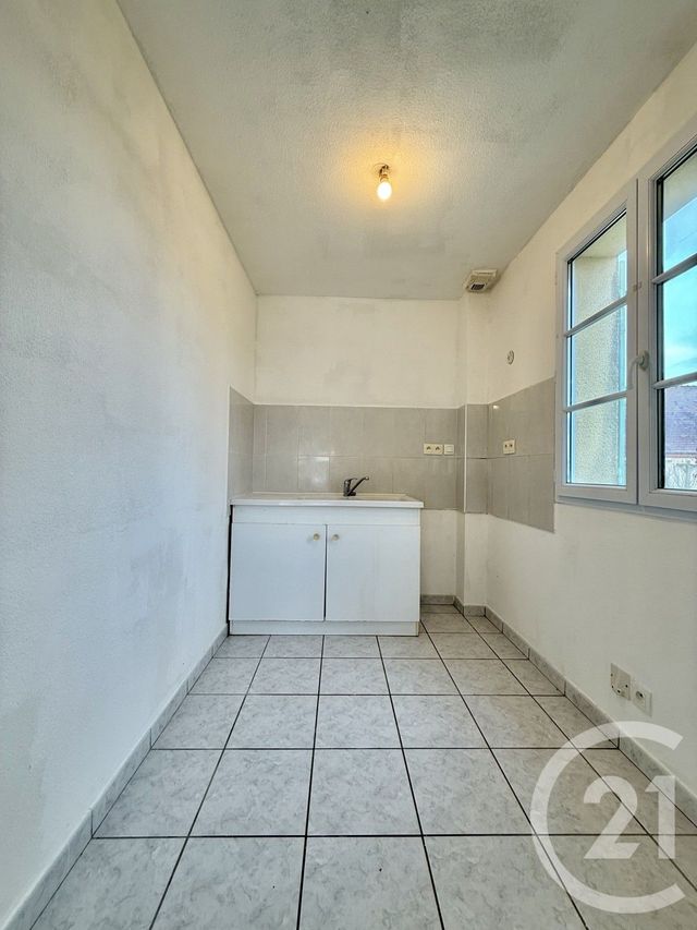 Appartement F2 à louer - 2 pièces - 39.2 m2 - SOUVIGNY - 03 - AUVERGNE - Century 21 Pierre Immobilier