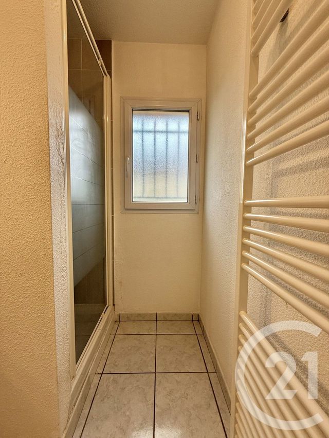 Appartement F2 à louer - 2 pièces - 39.2 m2 - SOUVIGNY - 03 - AUVERGNE - Century 21 Pierre Immobilier