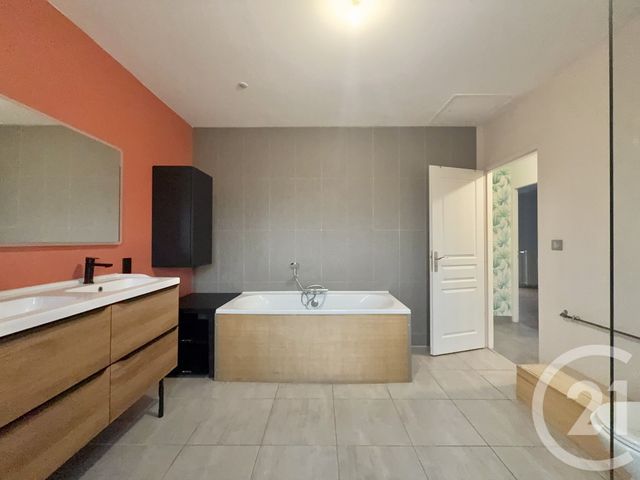 maison à louer - 4 pièces - 110.0 m2 - YZEURE - 03 - AUVERGNE - Century 21 Pierre Immobilier