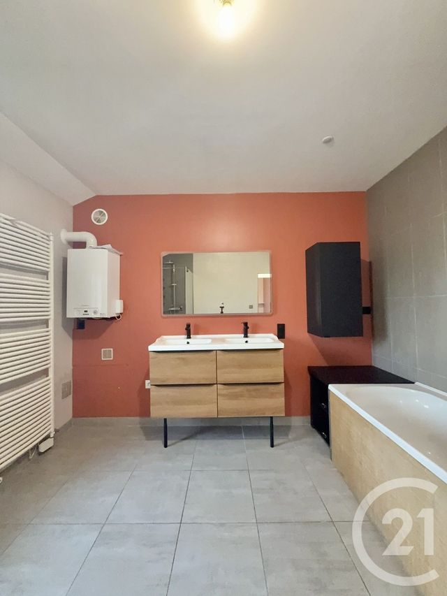 maison à louer - 4 pièces - 110.0 m2 - YZEURE - 03 - AUVERGNE - Century 21 Pierre Immobilier