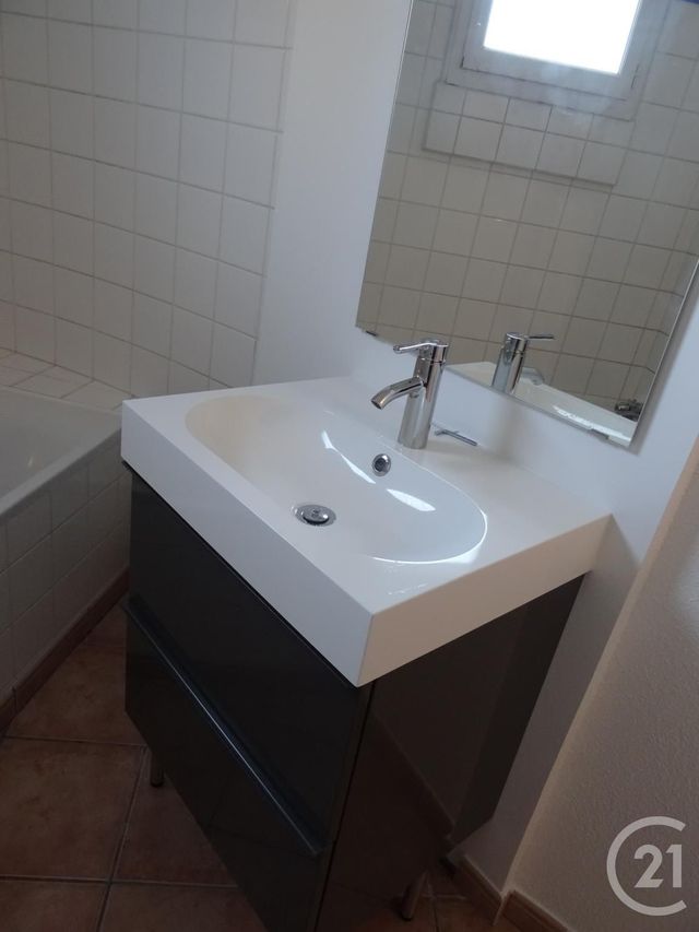 Appartement F2 à louer - 2 pièces - 44.0 m2 - MOULINS - 03 - AUVERGNE - Century 21 Pierre Immobilier