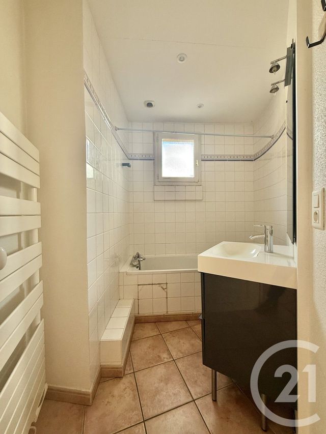 Appartement F2 à louer - 2 pièces - 44.0 m2 - MOULINS - 03 - AUVERGNE - Century 21 Pierre Immobilier