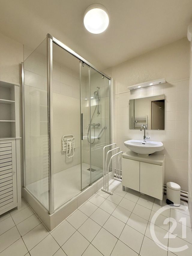 Appartement F3 à louer - 3 pièces - 76.42 m2 - MOULINS - 03 - AUVERGNE - Century 21 Pierre Immobilier