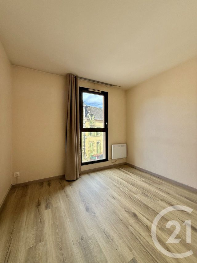 Appartement F3 à louer - 3 pièces - 76.42 m2 - MOULINS - 03 - AUVERGNE - Century 21 Pierre Immobilier