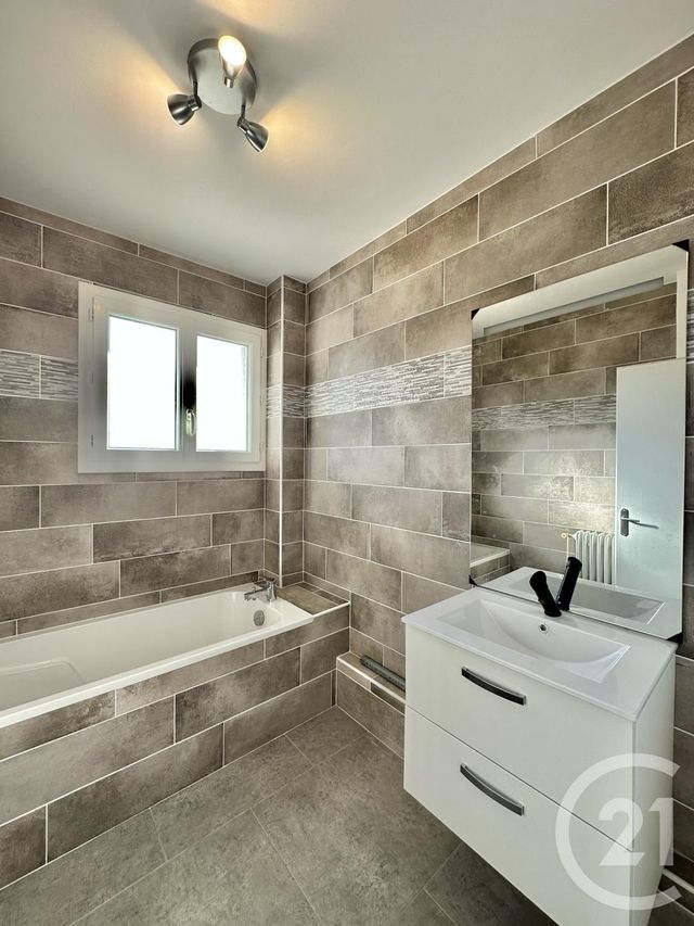 Appartement F3 à louer - 3 pièces - 88.1 m2 - MOULINS - 03 - AUVERGNE - Century 21 Pierre Immobilier